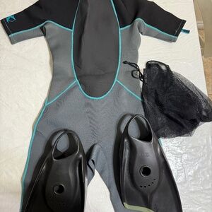 DBX Women Neoprene Shorty wetsuit zip back entry stretchy size 12, fins size M.